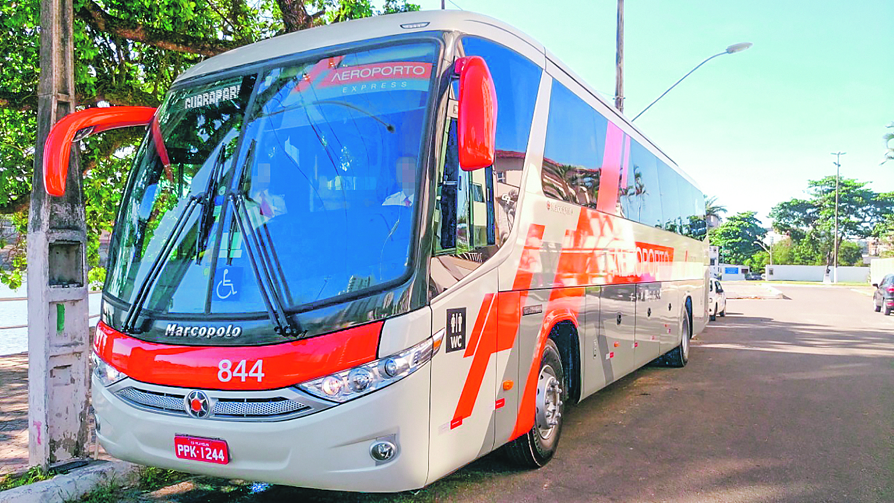 Ônibus especial que circula entre Vitória e Guarapari e que oferece mais conforto aos passageiros (Foto: Roberta Bourguignon)