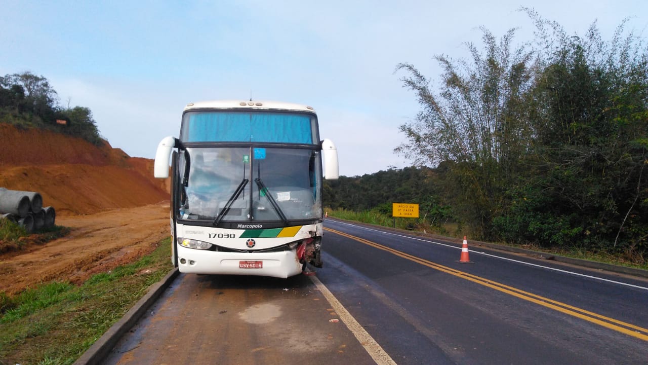 O ônibus envolvido no acidente saiu de São Paulo na sexta (6). (Foto: Simony Giuberti)