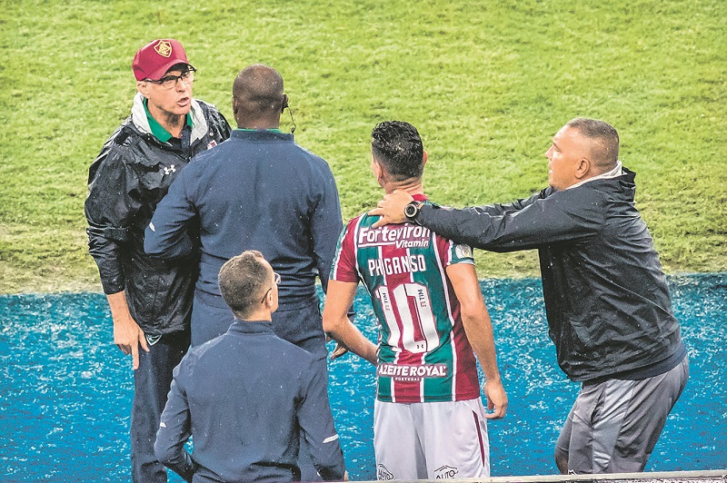 Ao ser substituído por Daniel, Ganso chamou Oswaldo de Oliveira de