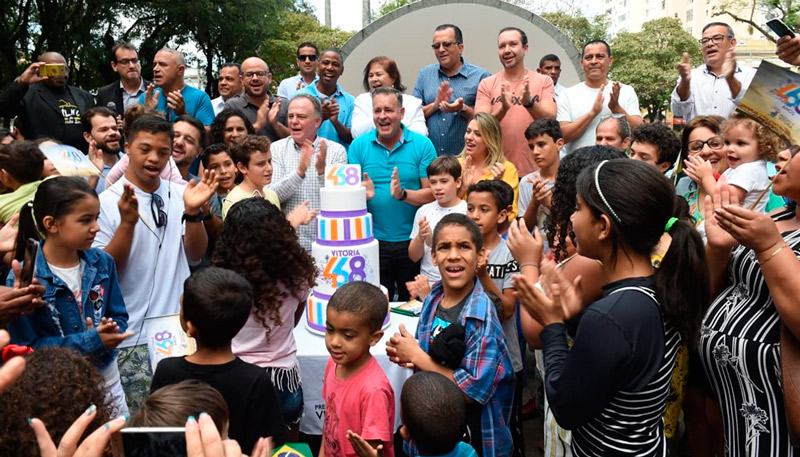 Parabéns para Vitória foi celebrado no Parque Moscoso (Foto: Hélio Filho/Secom)