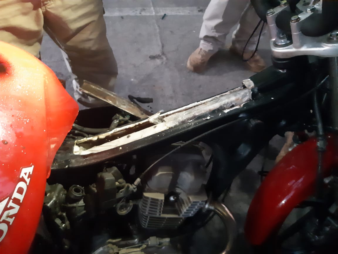 Compartimento onde as armas e munições foram escondidas (Foto: Divulgação PM )