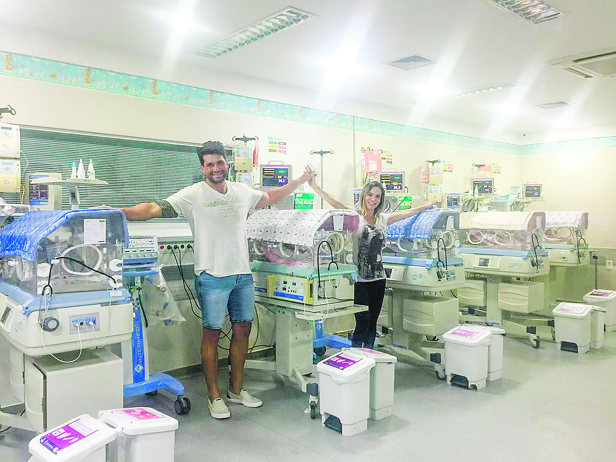 Jayme e Mariana com os bebês (Foto:divulgação )