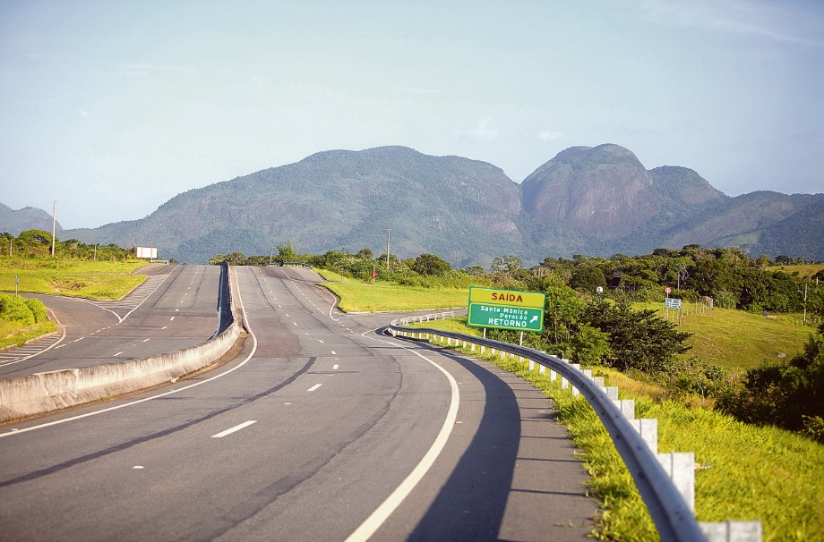 Trecho da Rodovia do Sol: via tem circulação média diária de 12 mil veículos (Foto: Divulgação)