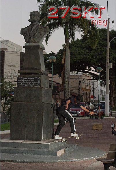 Kaio Baianinho ganhou primeiro skate de Dia das Crianças (Foto: Leone Iglesias)