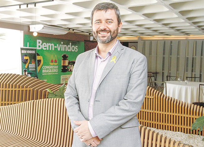 O secretário da Saúde, Nésio Fernandes, afirma que há previsão de ampliação de leitos no Himaba, em Vila Velha (Foto: Thiago Coutinho/AT)
