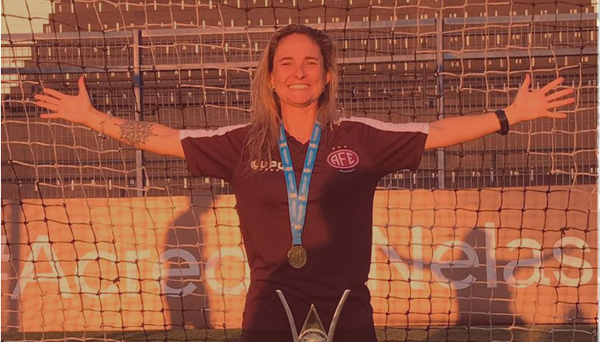 Tatiele Silveira fez história no futebol brasileiro (Foto: Divulgação / Facebook)