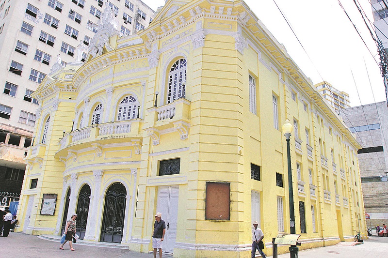 Fechado desde 2017, o Teatro Carlos Gomes passará por restauração e não tem prazo para ser reaberto ao público (Foto: Kadidja Fernandes/ AT)