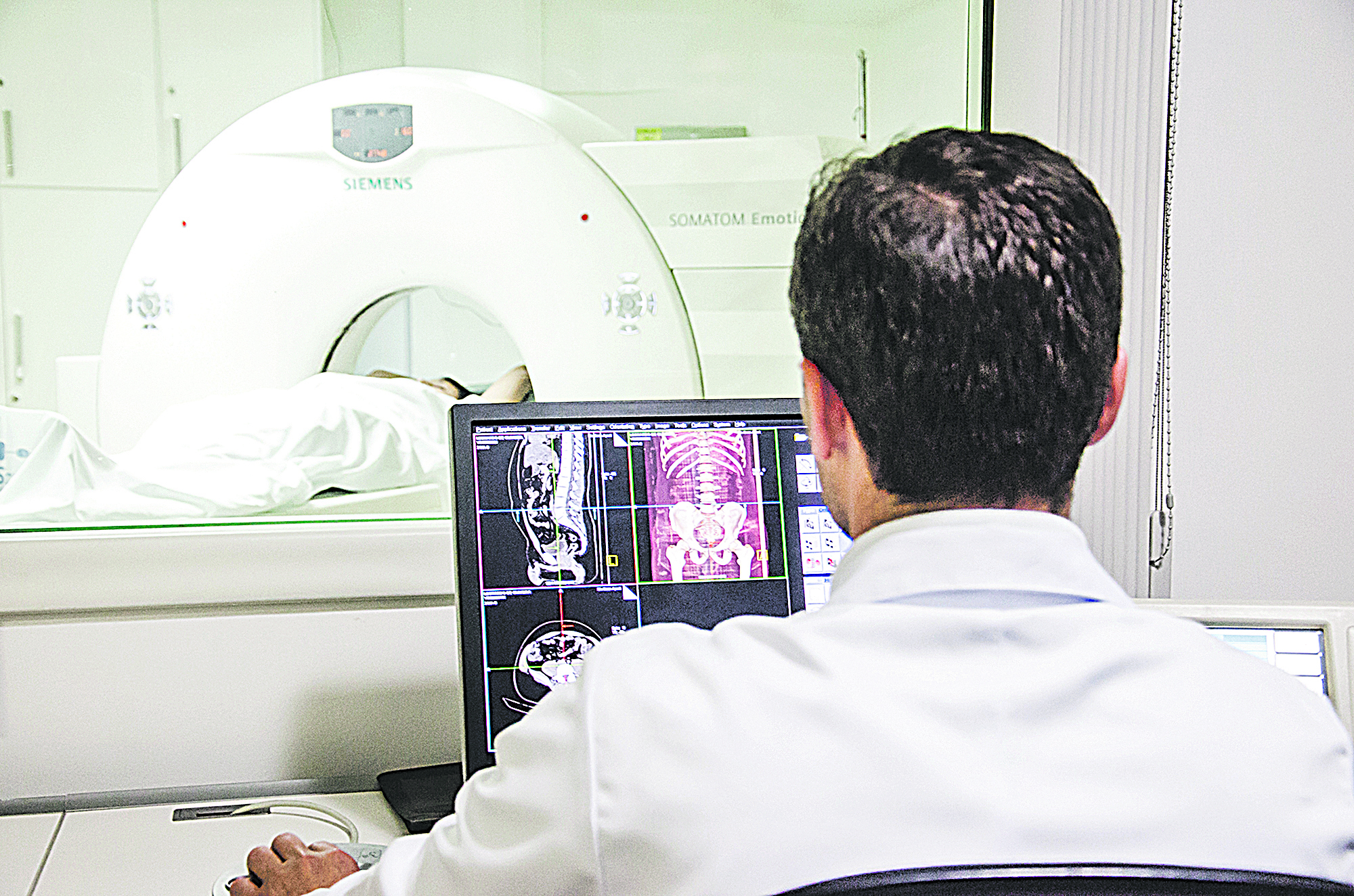 Tomografia computadorizada na unidade Bio Scan do Vitória Apart: procedimento ajuda a identificar doença (Foto: Divulgação)