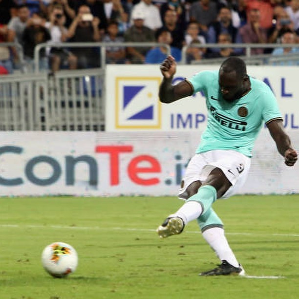 Antes da cobrança, o belga ouviu o barulho vindo das arquibancadas (Foto: Instagram @romelulukaku )