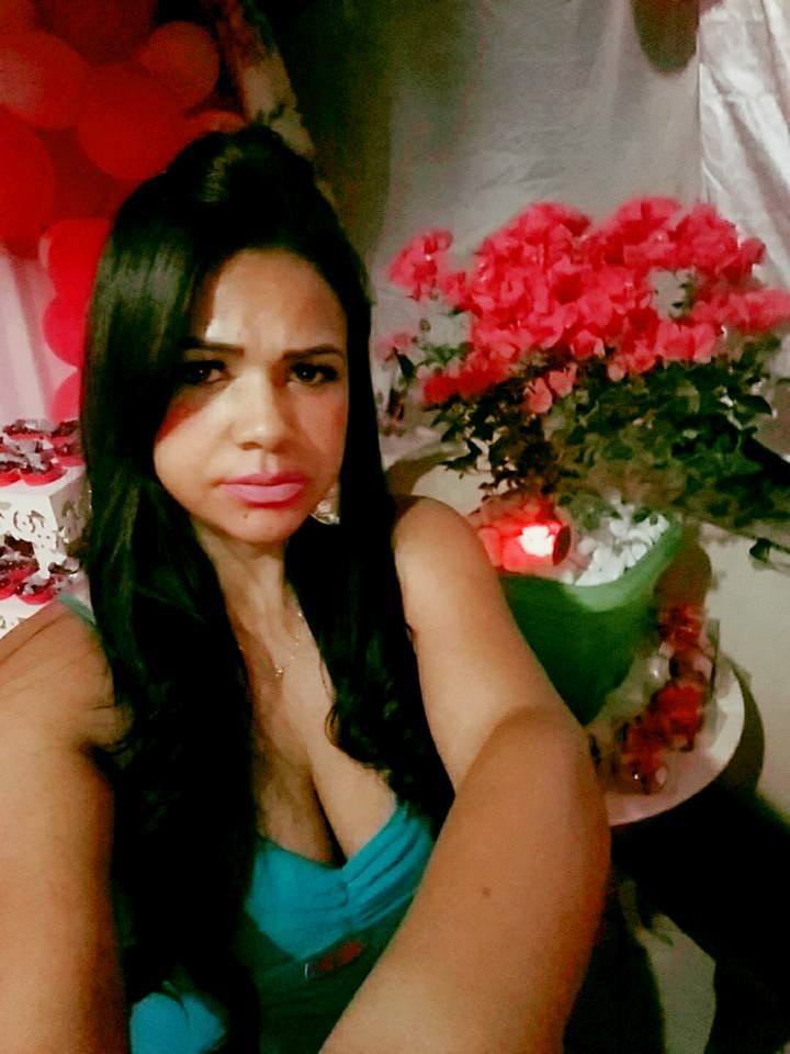 Verônica Souza Oliveira foi encontrada morta dentro de casa (Foto: Divulgação)