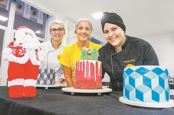 As alunas Elizângela Cremonini, Jeane Rocha e Lorrayne Tatagiba estão bem preparadas para as festas de fim de ano. (Foto: Thiago Coutinho/AT)