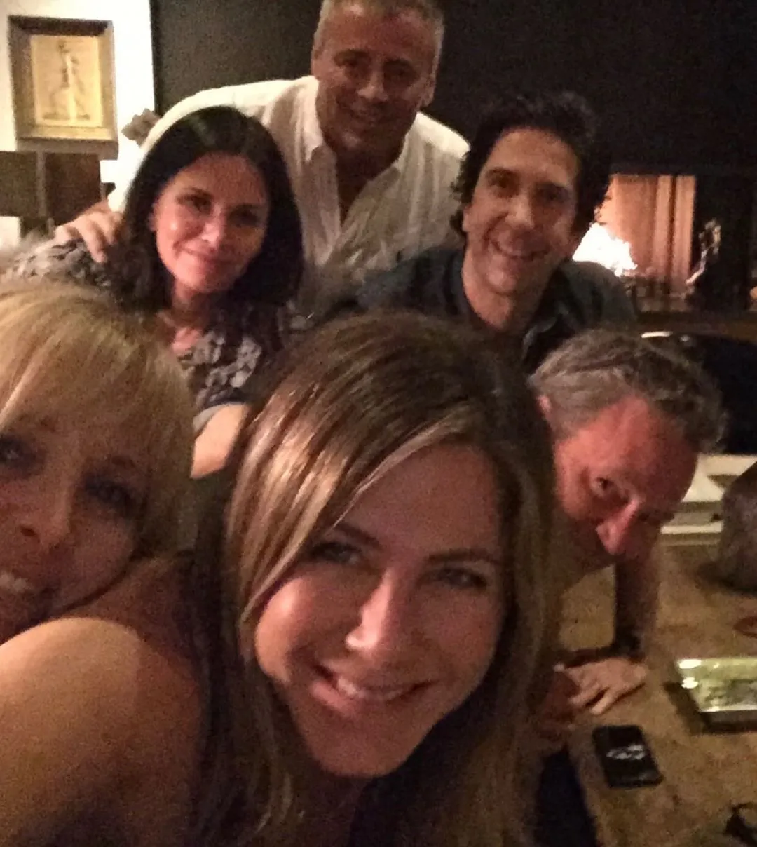 Aniston inaugurou sua conta no Instagram com uma foto ao lado dos colegas de "Friends"