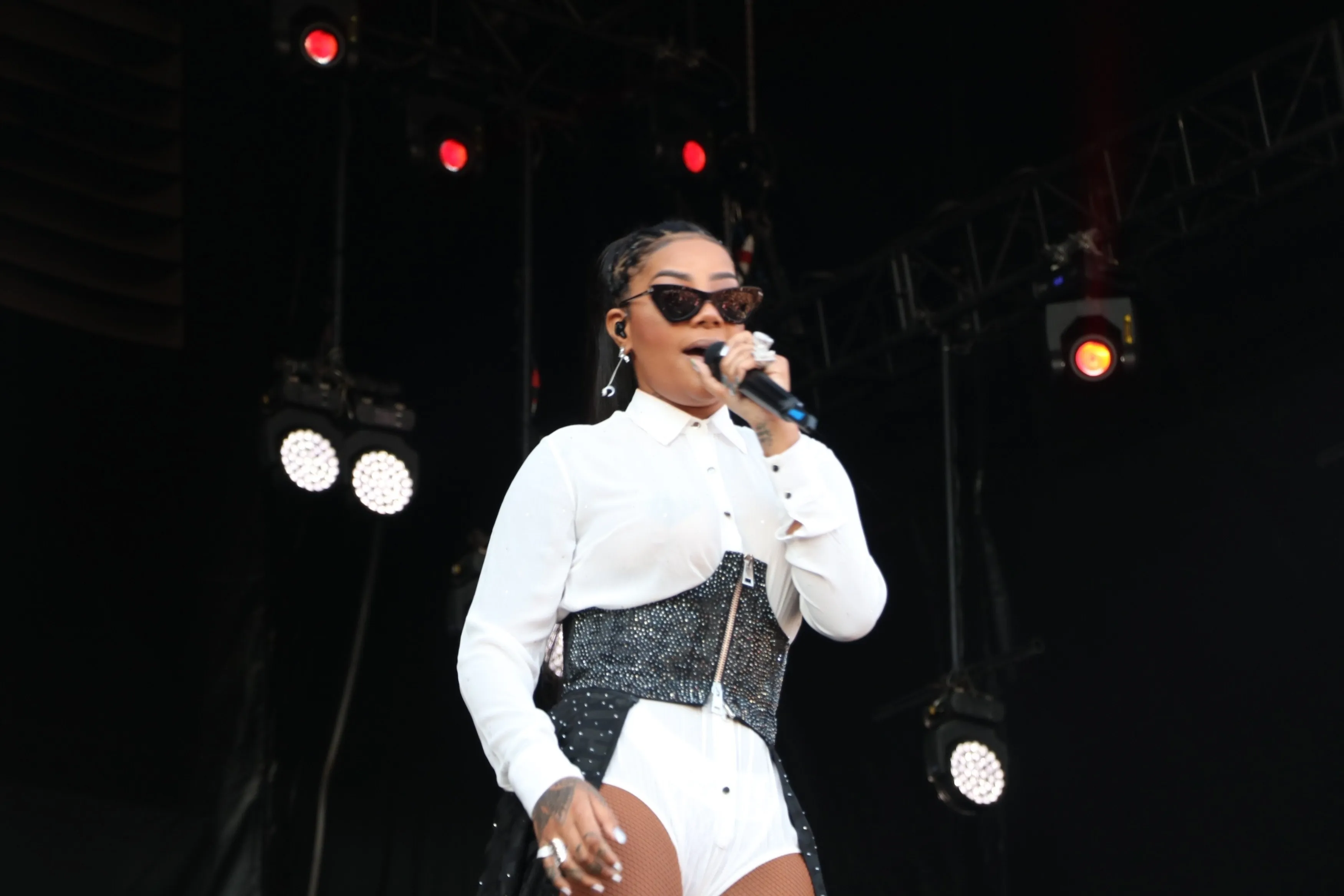 Imagem ilustrativa da imagem Com o álbum "Numanice Ao Vivo", Ludmilla quer ir além do "tiro, pancada e bomba"