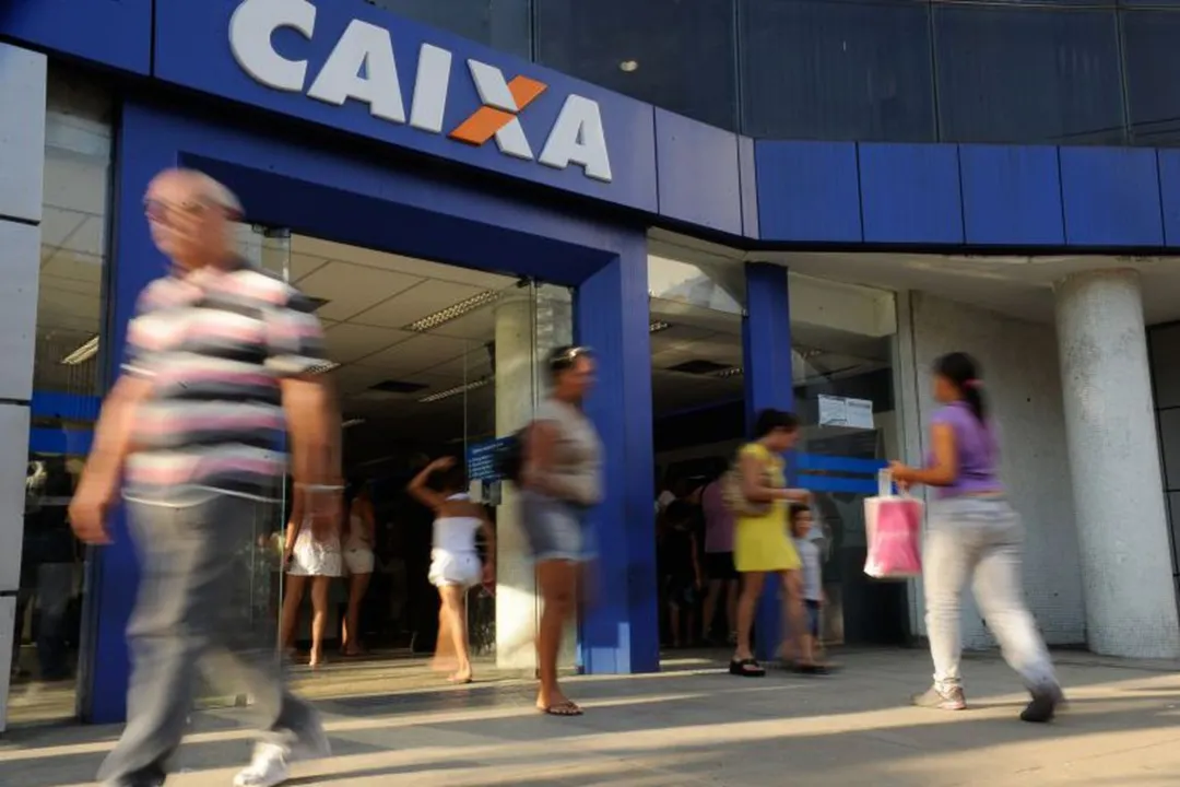 Imagem ilustrativa da imagem Auxílio emergencial: Caixa abre 12 agências neste sábado