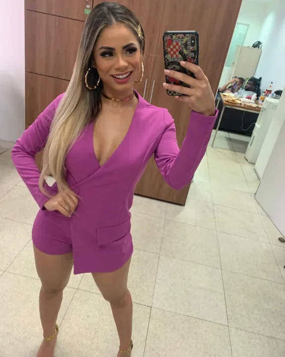 Imagem ilustrativa da imagem Lexa perde 16 kg para o Carnaval e diz que fez terapia após problemas na festa de 2019