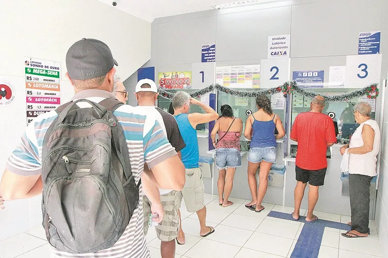 Imagem ilustrativa da imagem Governo define lotéricas e igrejas como atividades essenciais