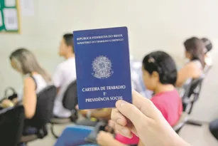 Imagem ilustrativa da imagem Chance de perder o emprego é baixa para 61,5%