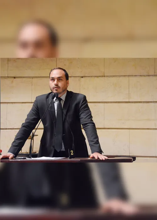Imagem ilustrativa da imagem Ex-assessores de Carlos Bolsonaro têm sigilos bancário e fiscal quebrados