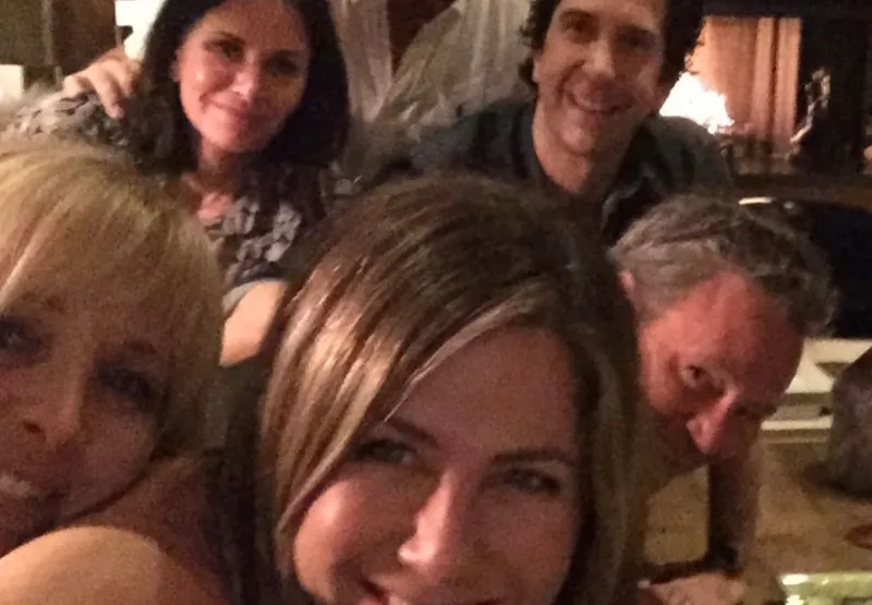 Aniston inaugurou sua conta no Instagram com uma foto ao lado dos colegas de "Friends"