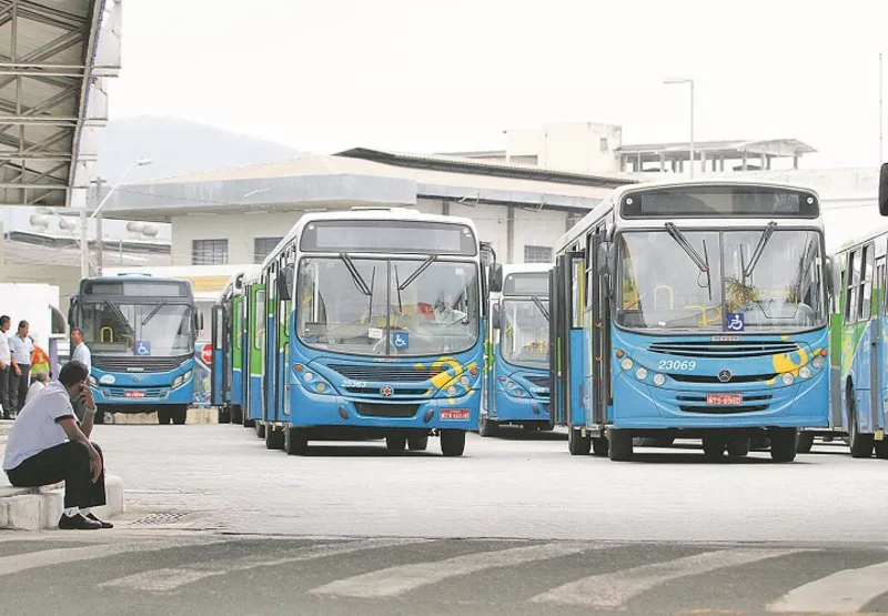 Ônibus do Transcol já utilizam diesel S10, que é menos poluente, mas a frota pode se modernizar