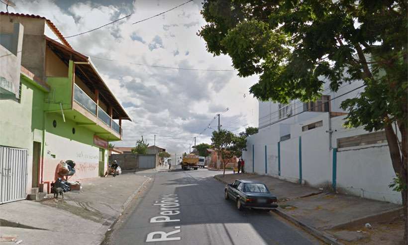 A criança foi atacada a caminho da escola na manhã desta quarta-feira (30). (Foto: Reprodução/Google Street View)