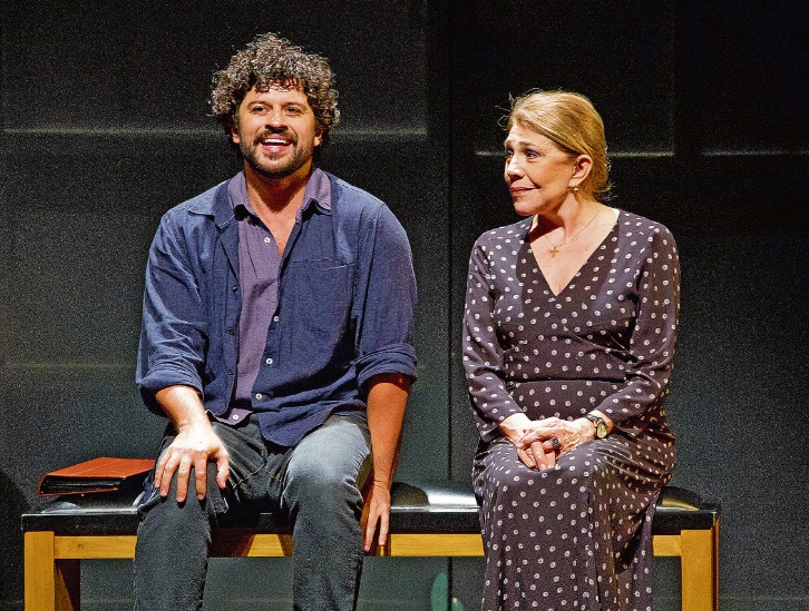 A atriz Tania Bondezan e o ator Luciano Andrey estrelam a peça premiada “A Golondrina” (Foto: Divulgação/Odilon Wagner)
