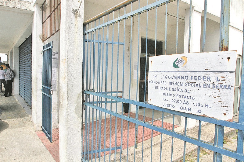 Prédio que abriga a agência do INSS, na avenida Des. Mário da Silva Nunes, no bairro Jardim Limoeiro, na Serra (Foto: Antonio Moreira)