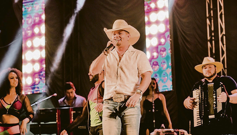 Nascido em Linhares, o forrozeiro Alemão do Forró faz show no sábado (16), às 22h, no Clube Arci, no Ibes. (Foto: Divulgação)