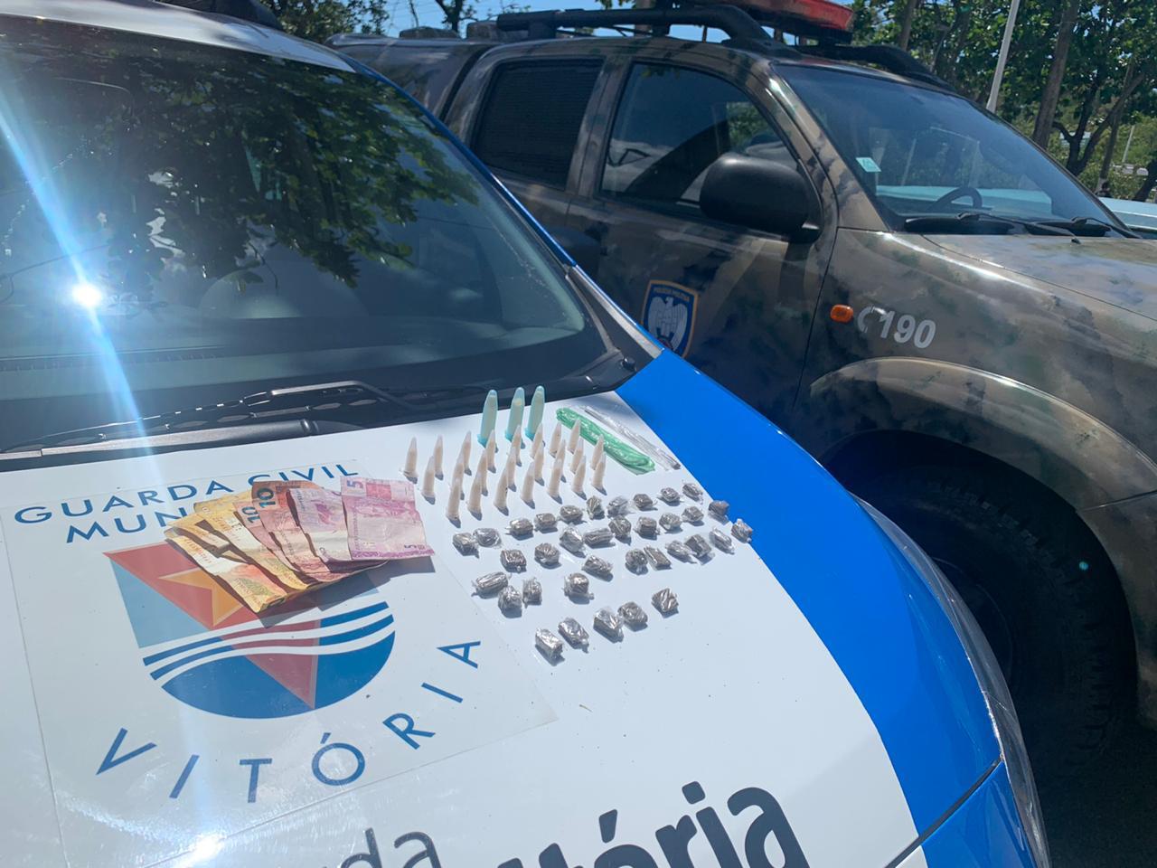 Ação entre Guarda Municipal de Vitória e Polícia Militar resultou em apreensão de drogas no Triângulo das Bermudas. (Foto: Divulgação/Guarda Municipal de Vitória)