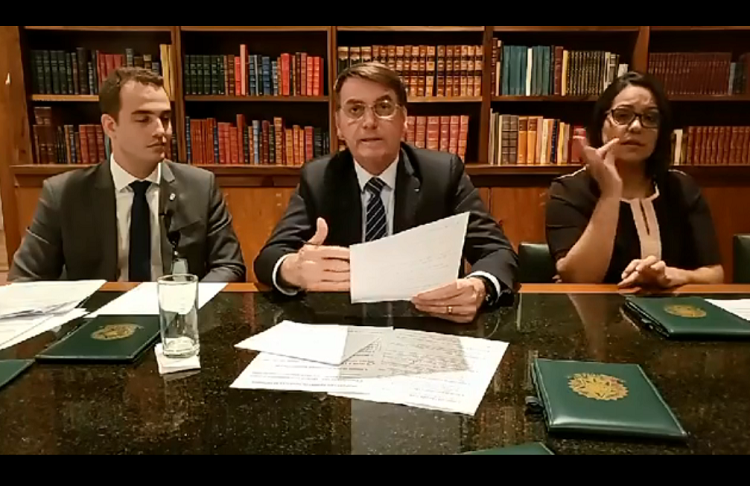 Bolsonaro fala sobre Cariacica em sua live semanal (Foto: Reprodução Facebook)