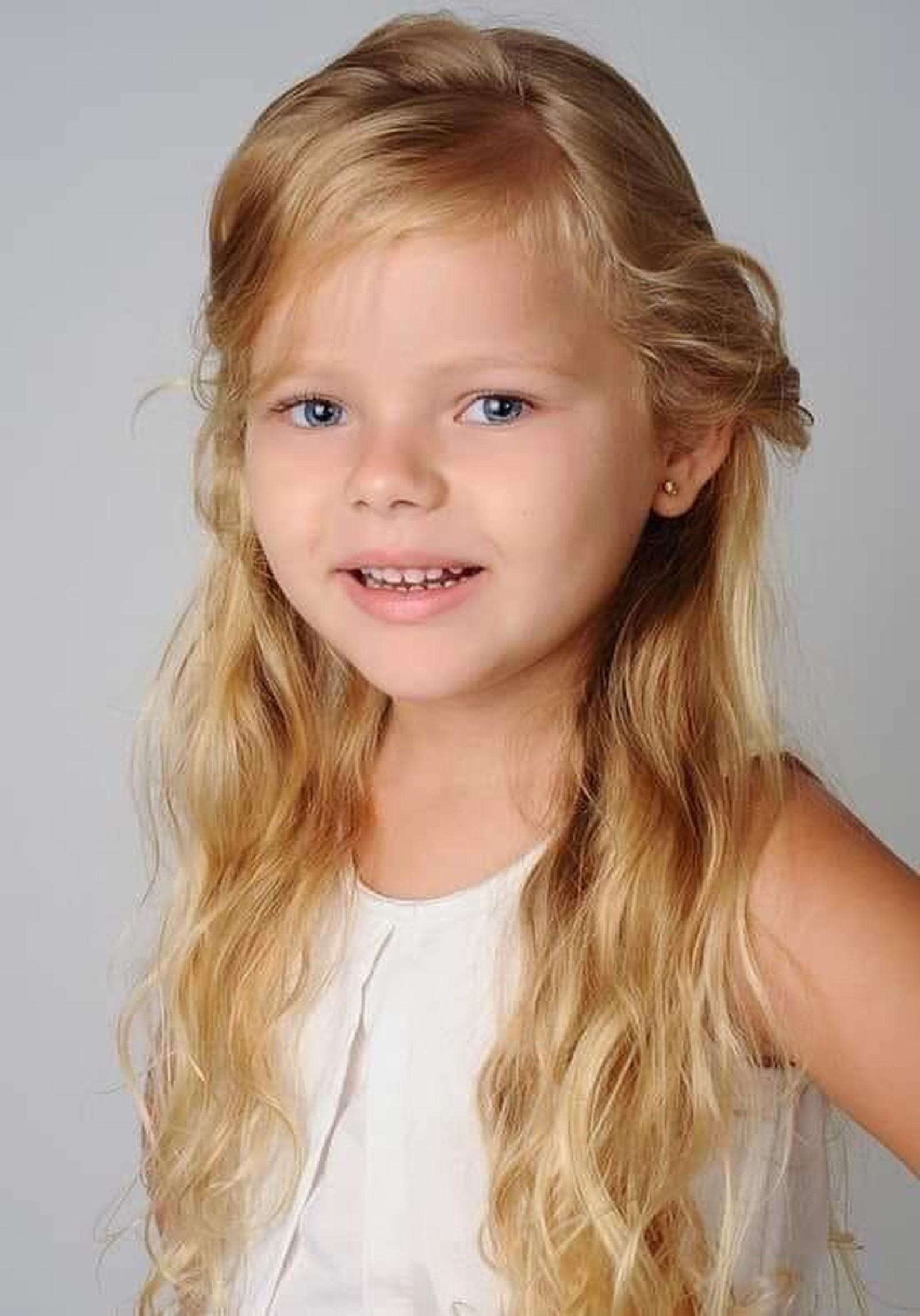 Brenda Letícia da Silva tinha 7 anos de idade e morreu após cair do 18º andar de um prédio. (Foto: Reprodução)