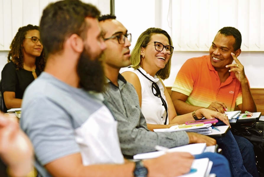 Alunos durante aula na Faculdade Unida de Vitória: instituição conta com diversos cursos presenciais e, agora, irá lançar um na modalidade a distância (Foto: Divulgação/Faculdade Unida de Vitória Aluno)