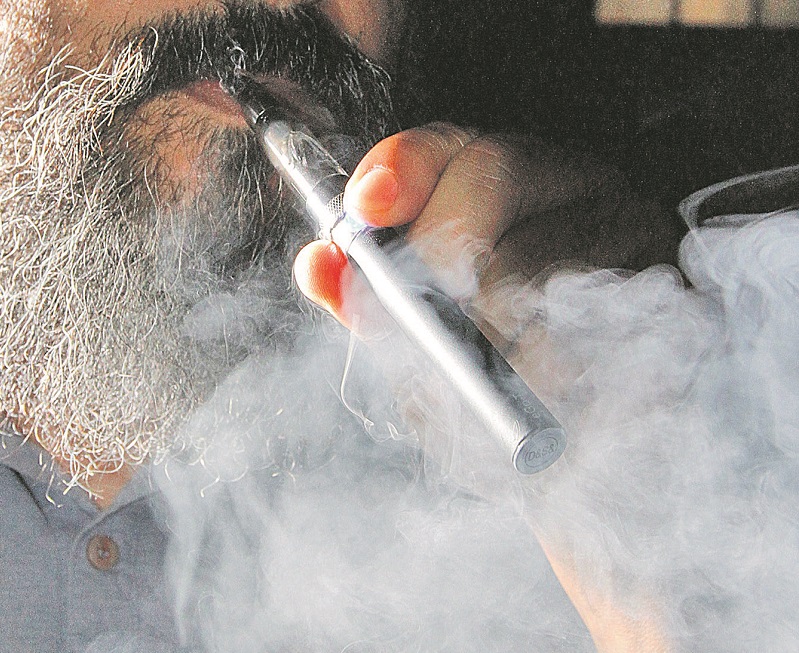 Cigarro Eletrônico: danos semelhantes a queimaduras químicas (Foto: Leone Iglesias / AT)