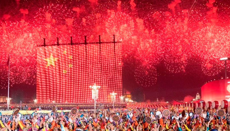 Chineses comemoram os 70 anos da revolução comunista (Foto: Reprodução / Youtube)
