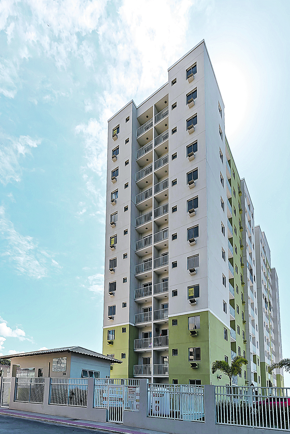 Primeira torre do Enseada Jacaraípe Residencial Clube já está pronta (Foto: Camila Santos)