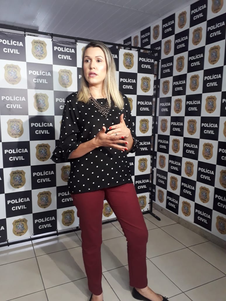 A delegada Nicolle de Castro explicou na tarde desta quarta-feria (23) como foi a prisão da falsa dentista. (Foto: Patricia Macial)