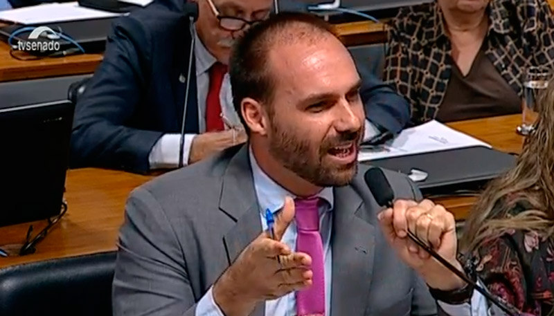 Eduardo Bolsonaro, na audiência da CPMI da Fake News (Foto: Reprodução / TV Senado)