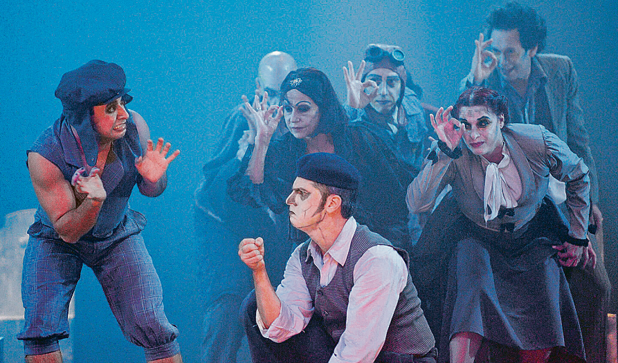 “Blow Elliot Benjamin”, da G2 Cia de Dança do Teatro Guaíra (PR) (Foto: Divulgação/ Deborah Chibiaque)