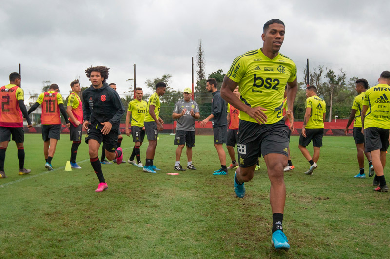 William Arão e Berrío, no treino do Flamengo (Foto: Alexandre Vidal / Flamengo)