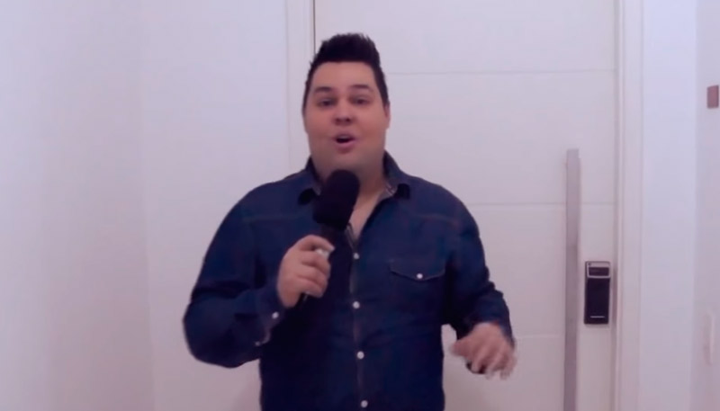 Fofoquito, quando atuou como repórter do Fofocalizando (Foto: Reprodução / SBT)