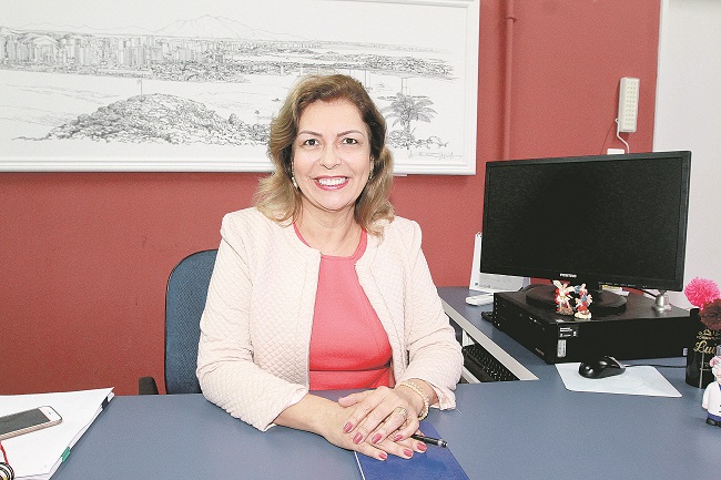 Gláucia Abreu, de 55 anos: candidata à reitoria da Ufes (Foto: Antônio Moreira/AT)