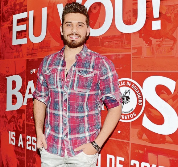Gustavo Mioto: “Eu, muitas vezes, sofro calado. Aí, na hora de compor, sai tudo de uma vez” (Foto: Agnews)