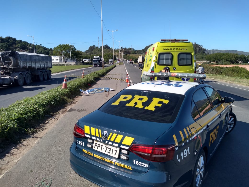 O homem foi atropelado por volta de 5h45 da manhã desta segunda-feira (14). (Foto: Fábio Nunes)
