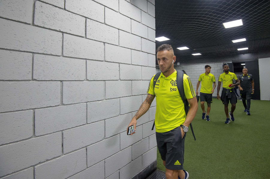 Rafinha no vestiário antes da partida entre Flamengo e Athletico Paranaense (Foto: Alexandre Vidal/ Fla Imagem/ Divulgação)
