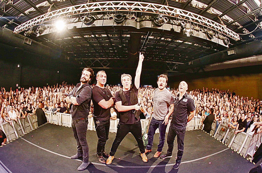 Flausino e seus colegas também vão cantar hits de outros músicos, como “Tempos Modernos”, de Lulu Santos, e “Além do Horizonte”, de Roberto e Erasmo (Foto: Divulgação)