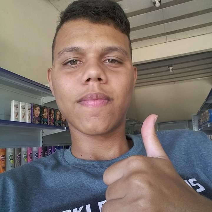 O jovem Lucas Borges Amaral morreu após bater em um poste na manhã desta quarta (2). (Foto: Reprodução)