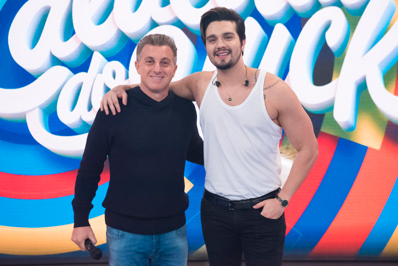 Luciano Huck e Luan Santana (Foto: Cesar Alves/TV Globo)