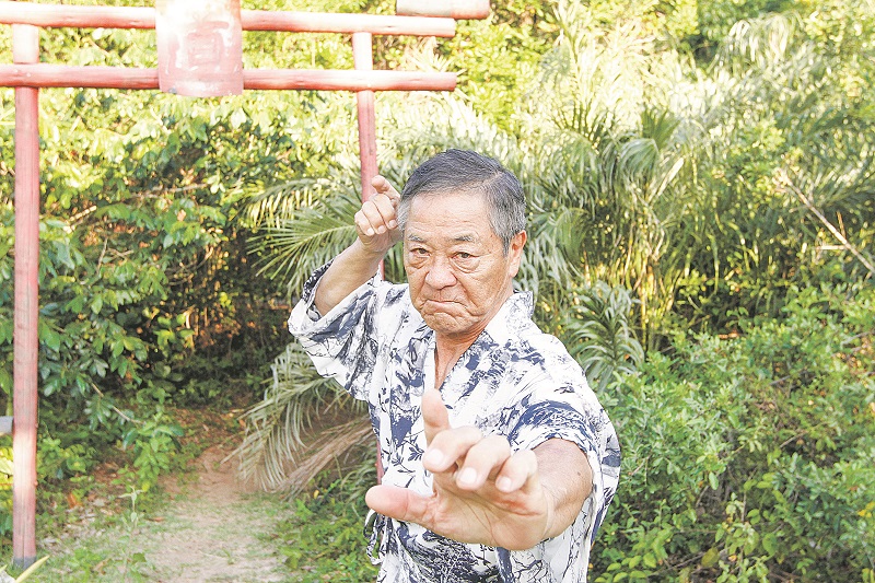Luiz Tasuke Watanabe é considerado o maior mestre da modalidade no país e mora há 25 anos em Setiba. (Foto: Thiago Coutinho/AT)