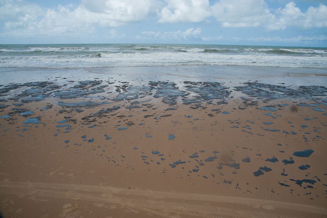 Já foram recolhidas quase 4 mil toneladas de resíduos de óleo das praias (Foto: Adema/ Governo de Sergipe)