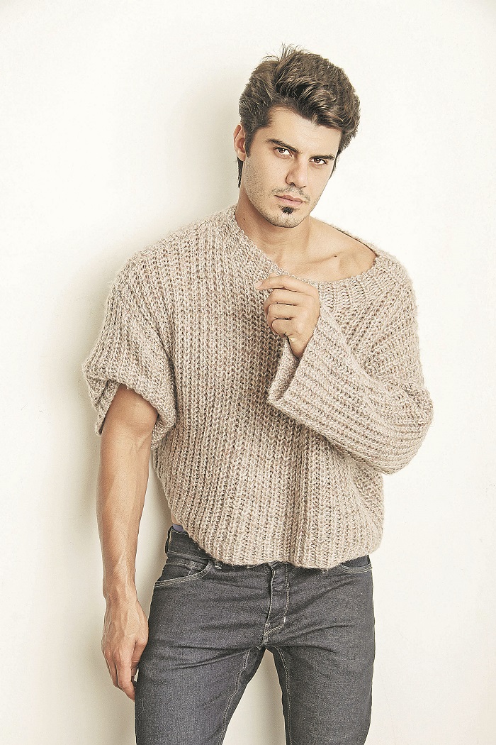 Garçom gato - Mister Paraná 2014 e Mister Brasil 2015, o paranaense Mariano Junior, 32, estreia com tudo na TV vivendo o garçom gato Sávio. Na trama de Walcyr Carrasco, ele trabalha na pizzaria onde Fabiana (Nathalia Dill) e Agno (Malvino Salvador) tramam seus golpes e também é amante de Sabrina (Carol Garcia). (Foto: Divulgação/Marcos Farias)